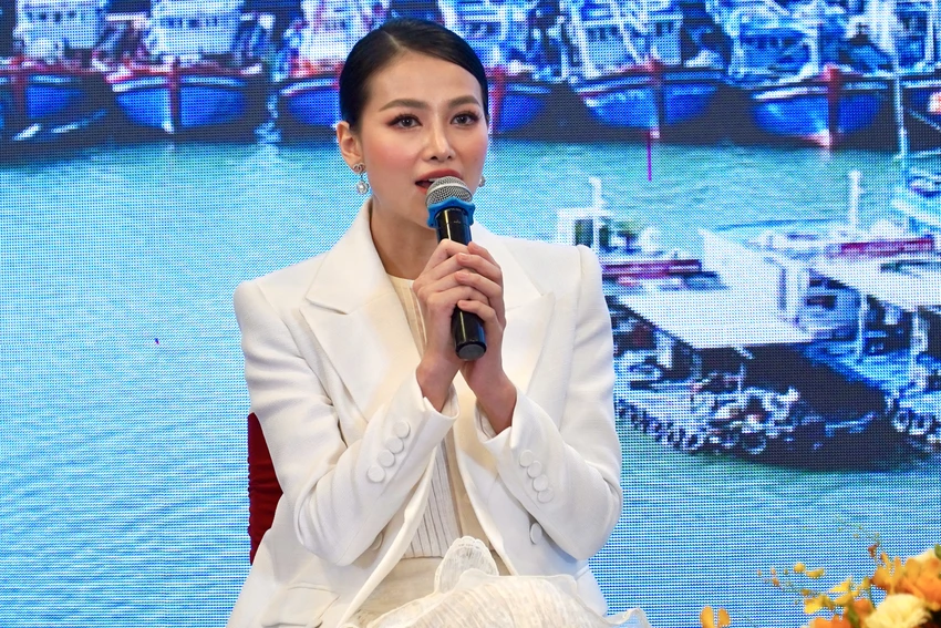 Hoa hậu Nguyễn Phương Khánh mong muốn được đóng góp, cải thiện đời sống ngư dân trên đảo. Ảnh: BẢO PHƯƠNG