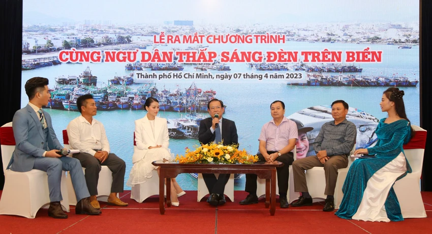 Các đại biểu giao lưu tại chương trình. Ảnh: MINH HOÀNG