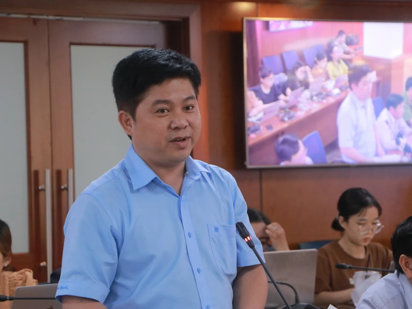 Chánh văn phòng Sở GD&ĐT TP Hồ Tấn Minh thông tin về hoạt động Trung tâm Anh ngữ Apax Leaders. Ảnh: Q.S Chánh văn phòng Sở GD&ĐT TP Hồ Tấn Minh thông tin về hoạt động Trung tâm Anh ngữ Apax Leaders. Ảnh: Q.S