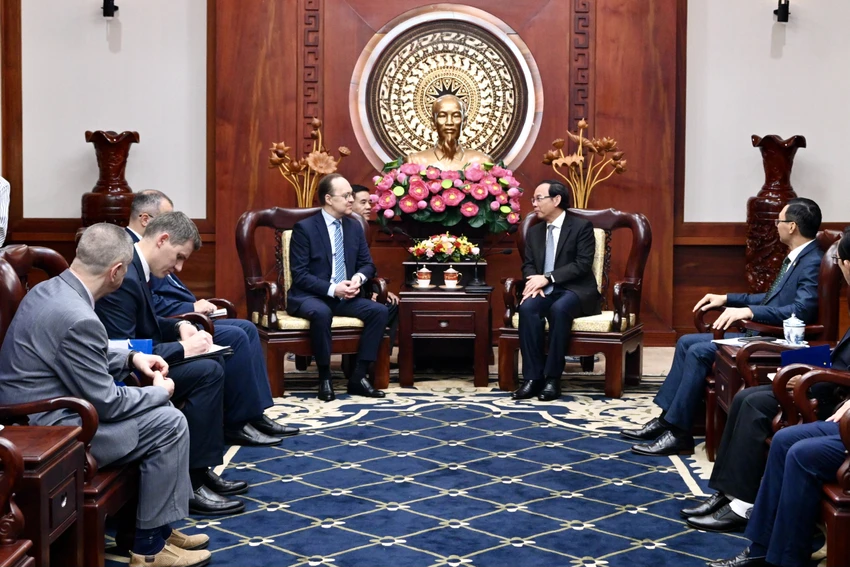 Bí thư Thành ủy TP.HCM Nguyễn Văn Nên tiếp tân Đại sứ Liên bang Nga tại Việt Nam Bezdetko Gennady Stepanovich. Ảnh: BẢO PHƯƠNG Bí thư Thành ủy TP.HCM Nguyễn Văn Nên tiếp tân Đại sứ Liên bang Nga tại Việt Nam Bezdetko Gennady Stepanovich. Ảnh: BẢO PHƯƠNG