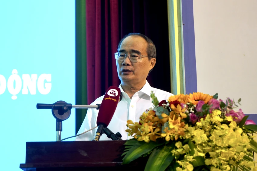 ĐB Nguyễn Thiện Nhân trả lời kiến nghị của các cử tri. Ảnh: BẢO PHƯƠNG ĐB Nguyễn Thiện Nhân trả lời kiến nghị của các cử tri. Ảnh: BẢO PHƯƠNG
