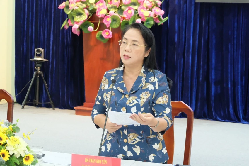 Bà Trần Kim Yến, Chủ tịch Ủy ban MTTQ Việt Nam TP trình bày tham luận tại điểm cầu TP. Ảnh: THU HƯƠNG Bà Trần Kim Yến, Chủ tịch Ủy ban MTTQ Việt Nam TP trình bày tham luận tại điểm cầu TP. Ảnh: THU HƯƠNG