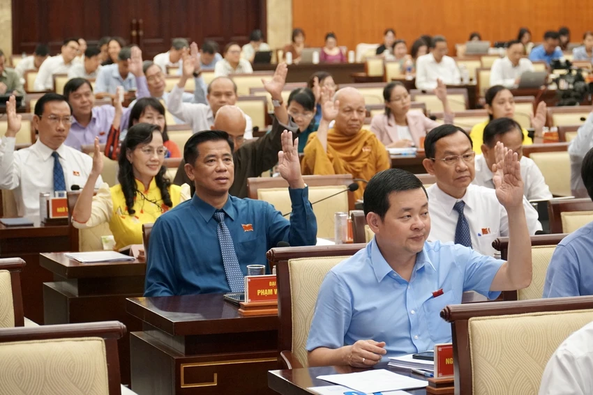 Các đại biểu biểu quyết tại kỳ họp thứ 10, HĐND TP.HCM khoá X . Ảnh: BẢO PHƯƠNG Các đại biểu biểu quyết tại kỳ họp thứ 10, HĐND TP.HCM khoá X . Ảnh: BẢO PHƯƠNG