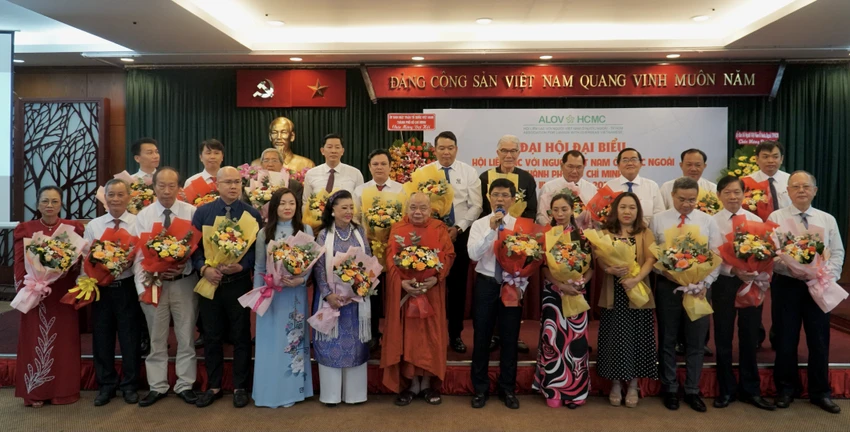 Hội Liên lạc với người Việt Nam ở nước ngoài TP.HCM bầu nhân sự Ban Chấp hành nhiệm kỳ III với 30 người. Ảnh: BẢO PHƯƠNG Hội Liên lạc với người Việt Nam ở nước ngoài TP.HCM bầu nhân sự Ban Chấp hành nhiệm kỳ III với 30 người. Ảnh: BẢO PHƯƠNG