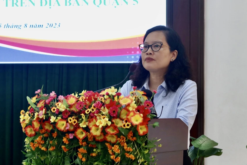 Phó Chủ tịch UBND quận 5 Nguyễn Thị Minh Phượng phát biểu kết luận hội nghị. Ảnh: B.P Phó Chủ tịch UBND quận 5 Nguyễn Thị Minh Phượng phát biểu kết luận hội nghị. Ảnh: B.P
