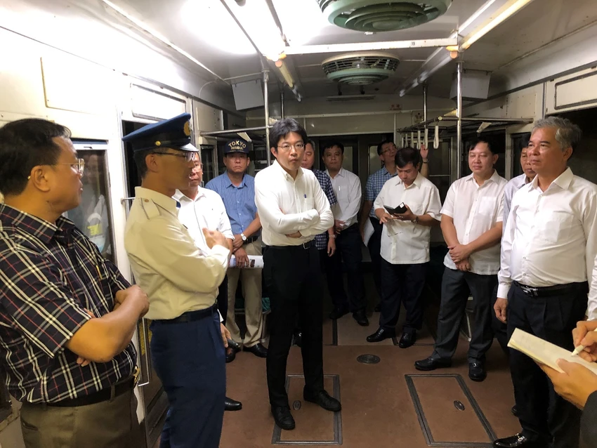 Đoàn đại biểu TP tìm hiểu mô hình, cách làm hiệu quả về vận hành, khai thác tàu điện và công tác PCCC&amp;CNCH đối với nhà ga và tàu điện. Ảnh: H.T
