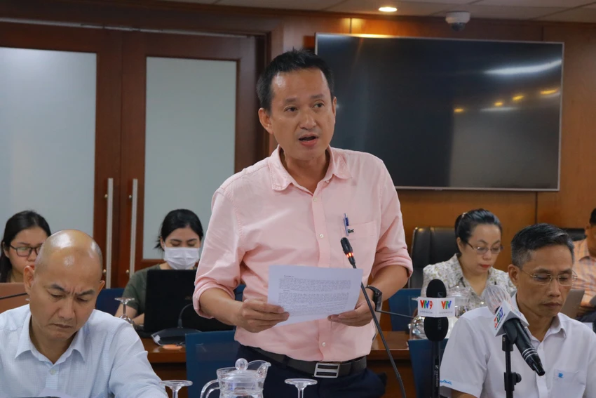 Ông Nguyễn Ngọc Minh Phú, Phó Trưởng phòng Hạ tầng kỹ thuật Sở Xây dựng TP.HCM thông tin về tình hình ngập nước trên địa bàn. Ảnh: PHƯƠNG ĐẶNG Ông Nguyễn Ngọc Minh Phú, Phó Trưởng phòng Hạ tầng kỹ thuật Sở Xây dựng TP.HCM thông tin về tình hình ngập nước trên địa bàn. Ảnh: PHƯƠNG ĐẶNG