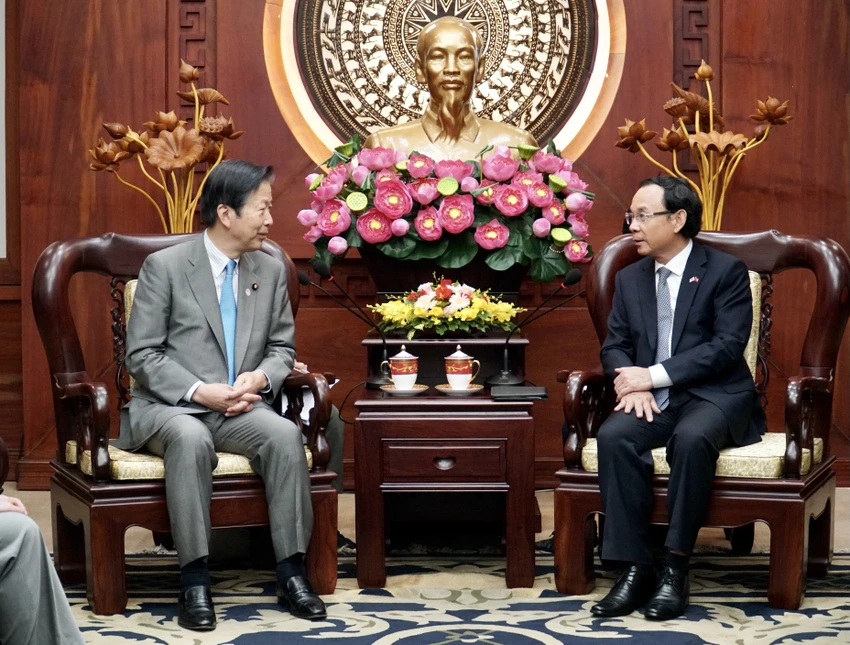 Bí thư Thành ủy TP.HCM Nguyễn Văn Nên (bìa phải) tiếp xã giao ông Yamaguchi Natsuo, Chủ tịch Đảng Công minh, Nhật Bản. Ảnh: BẢO PHƯƠNG Bí thư Thành ủy TP.HCM Nguyễn Văn Nên (bìa phải) tiếp xã giao ông Yamaguchi Natsuo, Chủ tịch Đảng Công minh, Nhật Bản. Ảnh: BẢO PHƯƠNG