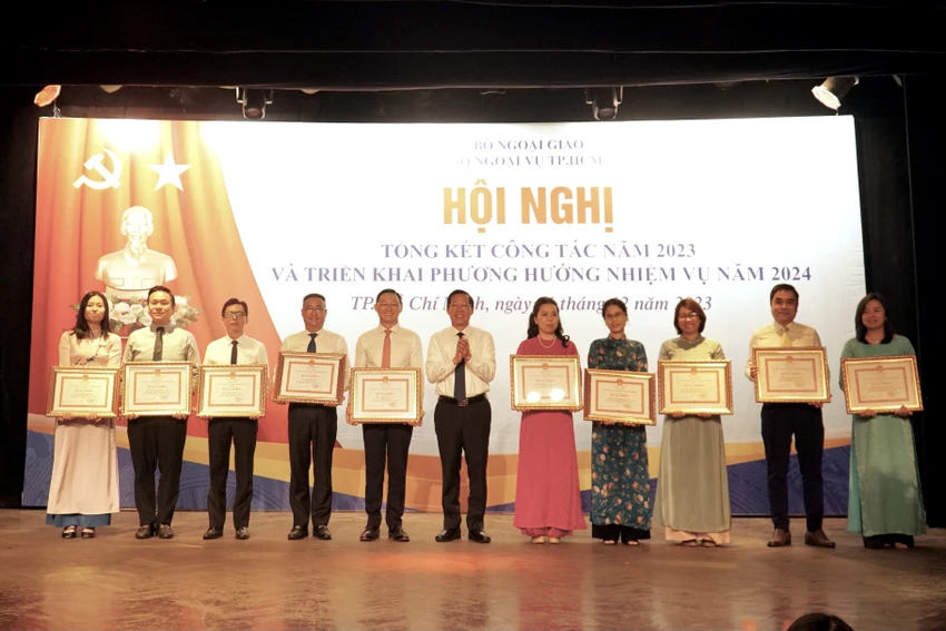 ngoai-giao-2.JPG