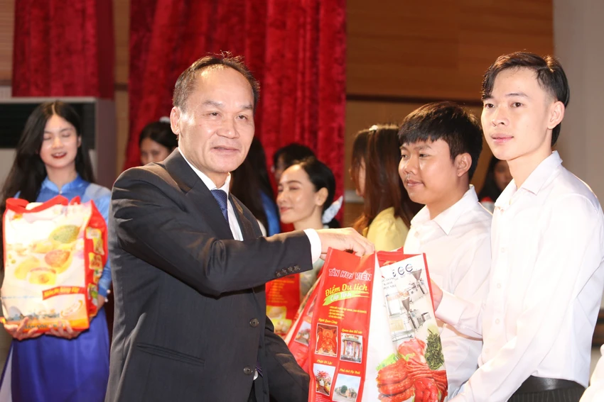 huu-nghi-viet-nam-lao-2.jpg