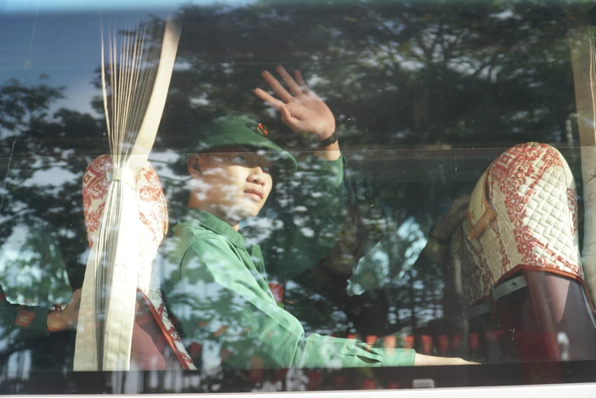 nhập ngũ