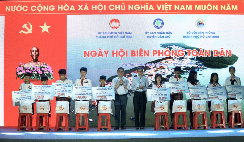 ngay-hoi-bien-phong-toan-dan-2.JPG