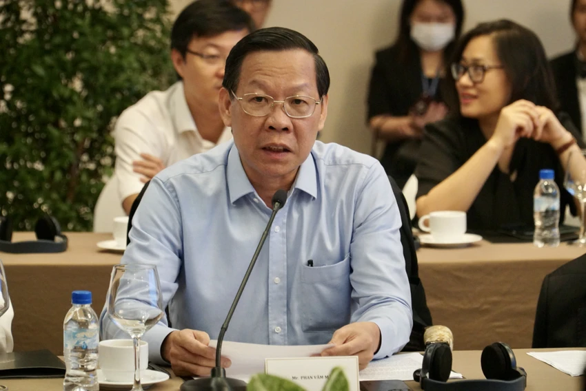 doan-can-bo-cap-cao-cua-dang-nhan-dan-cach-mang-lao-1.JPG