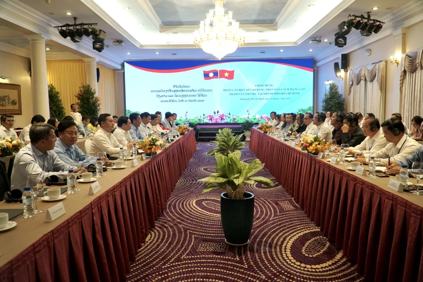 doan-can-bo-cap-cao-cua-dang-nhan-dan-cach-mang-lao-3.JPG