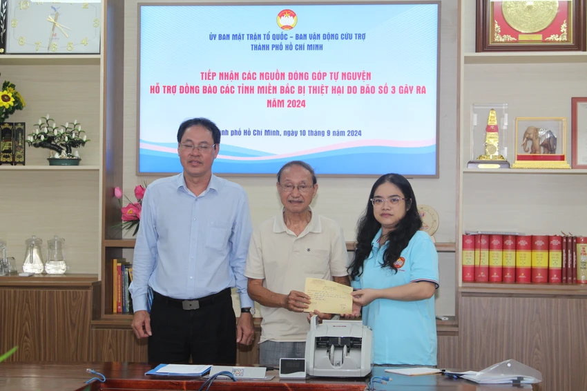 ho-tro-dong-bao-vung-lu-5.JPG hỗ trợ đồng bào vùng bão lũ
