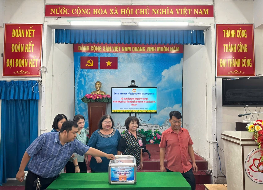 ho-tro-dong-bao-vung-lu-6.jpg