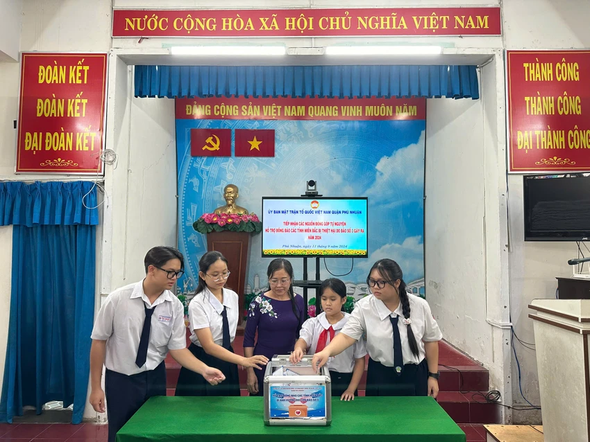 ho-tro-dong-bao-vung-lu-7.jpg