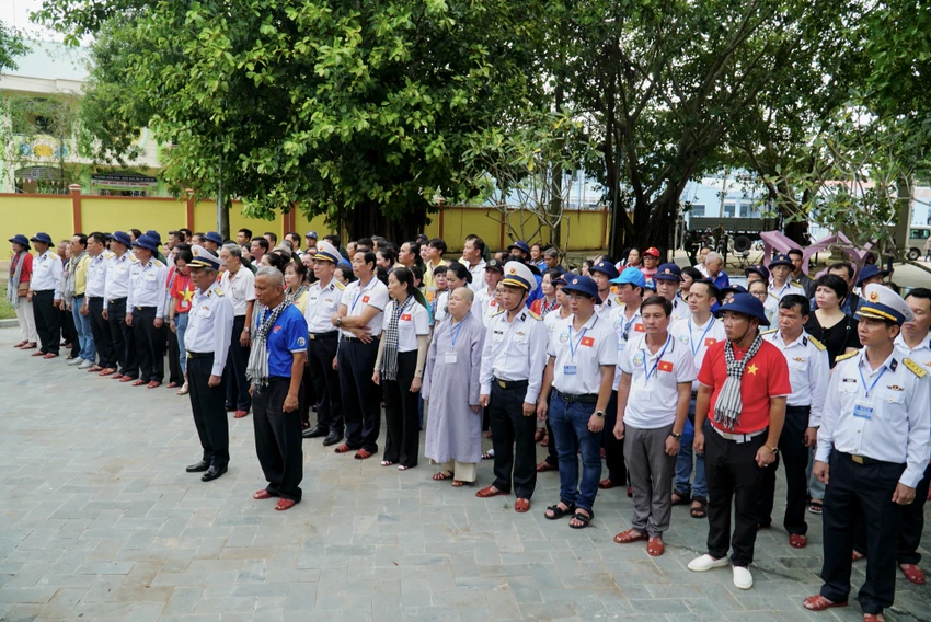 doan-cong-tac-tay-nam-5.JPG