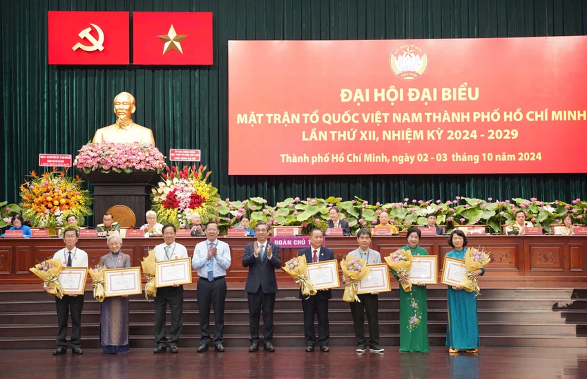 dai-hoi-dai-bieu-mttq-viet-nam-tp-100.jpg