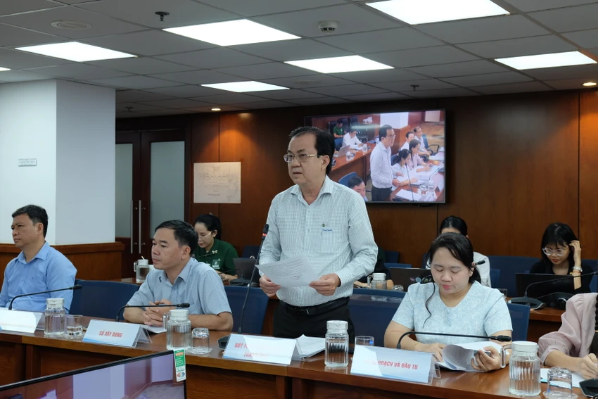 Ông Phạm Hữu Vĩnh, đại diện Quỹ Phát triển Nhà ở TP.HCM, thông tin TP.HCM giảm lãi suất cho cán bộ, công chức vay mua nhà còn 3,2%/năm. Ảnh: BẢO PHƯƠNG
