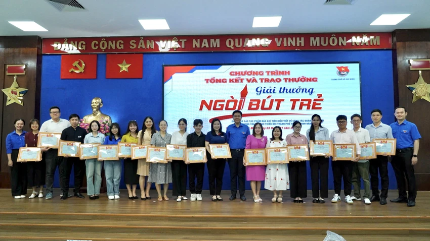 ngoi-but-tre-nam-2024-1.jpg