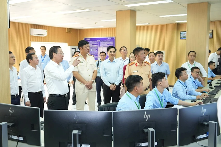 25-01-2025-chu-tich-ubnd-tphcm-phan-van-mai-tham-chuc-tet-trung-tam-quan-ly-dieu-hanh-giao-thong-do-thi-tphcm-834C7F74-details.jpg