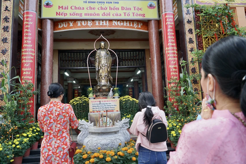 di-chua-ngay-dau-nam-10.JPG
