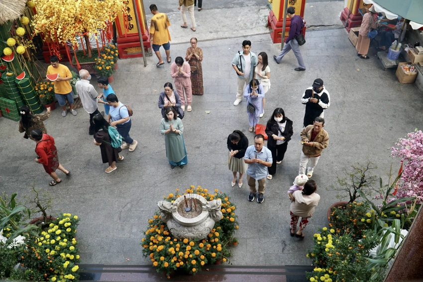 di-chua-ngay-dau-nam-13.JPG