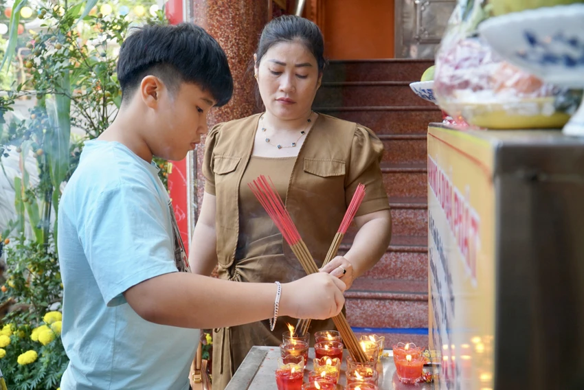 di-chua-ngay-dau-nam-14.JPG