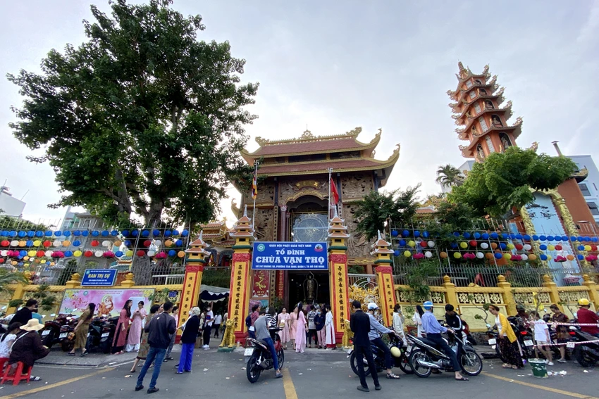 di-chua-ngay-dau-nam-15.JPG