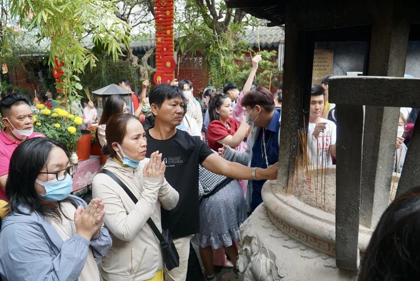 di-chua-ngay-dau-nam-5.JPG