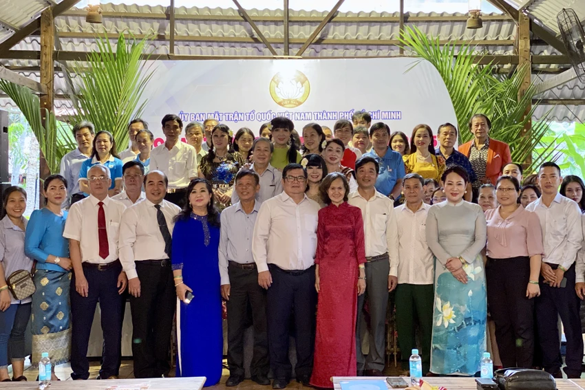 sinh-vien-lao-10.jpg