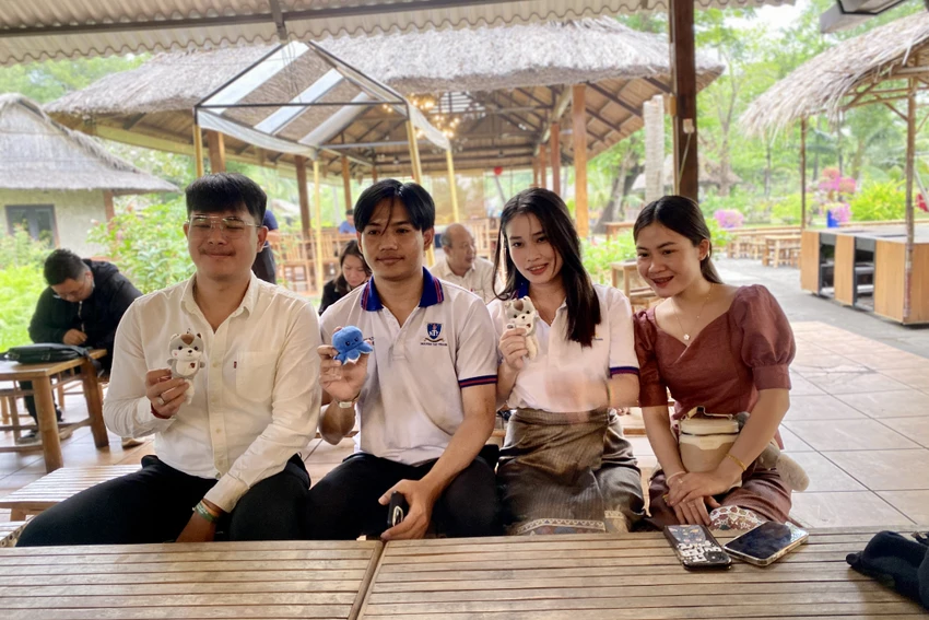 sinh-vien-lao-11.jpg