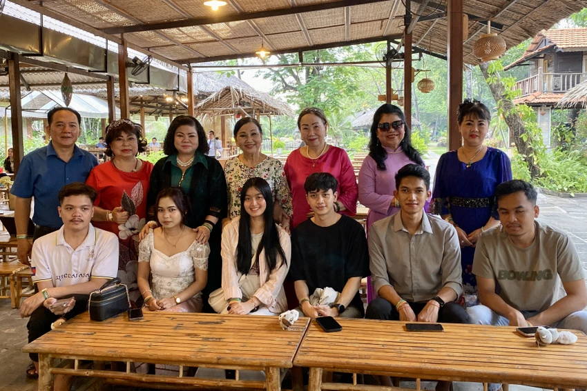 sinh-vien-lao-13.jpg