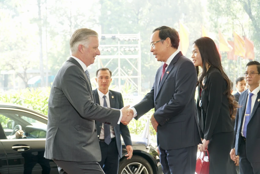 nha-vua-vuong-quoc-bi-1.JPG