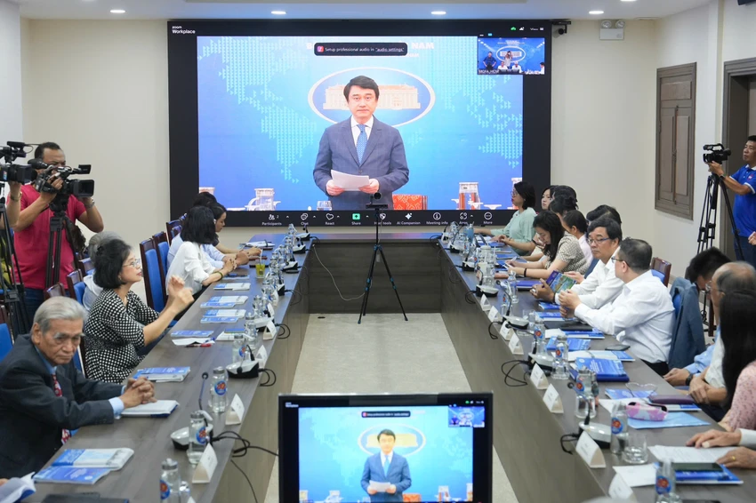 50-nam-trien-khai-duong-loi-doi-ngoai-viet-nam-5.jpg