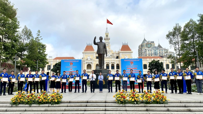 thanh-nien-tien-tien-5.JPG