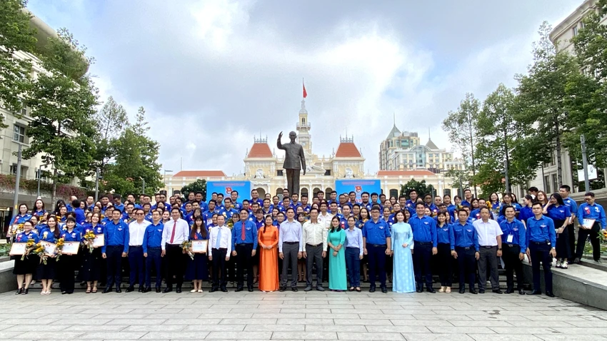 thanh-nien-tien-tien-6.JPG