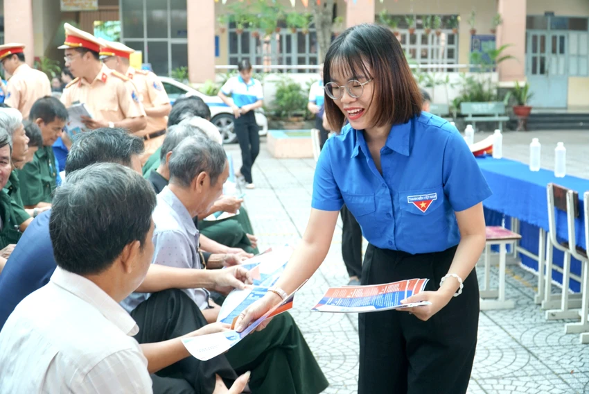 ngay-hoi-an-toan-giao-thong-5.JPG
