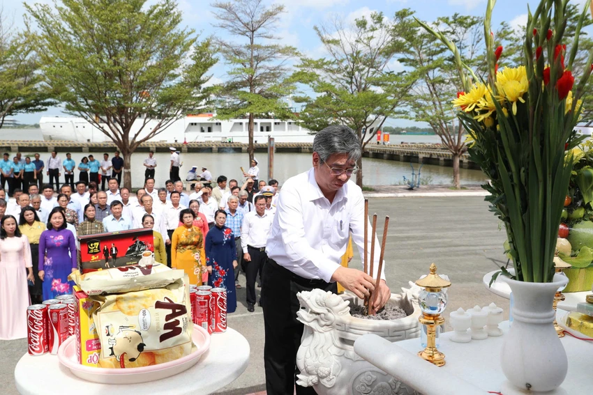vi-bien-dao-que-huong-4.jpg