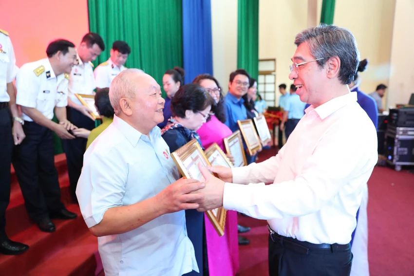 vi-bien-dao-que-huong-5.jpg