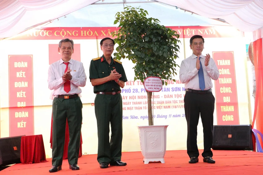 ngay-hoi-dai-doan-ket-2.jpg