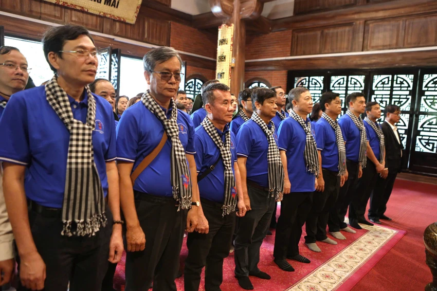 huong-ve-coi-nguon-cach-mang-5.jpg