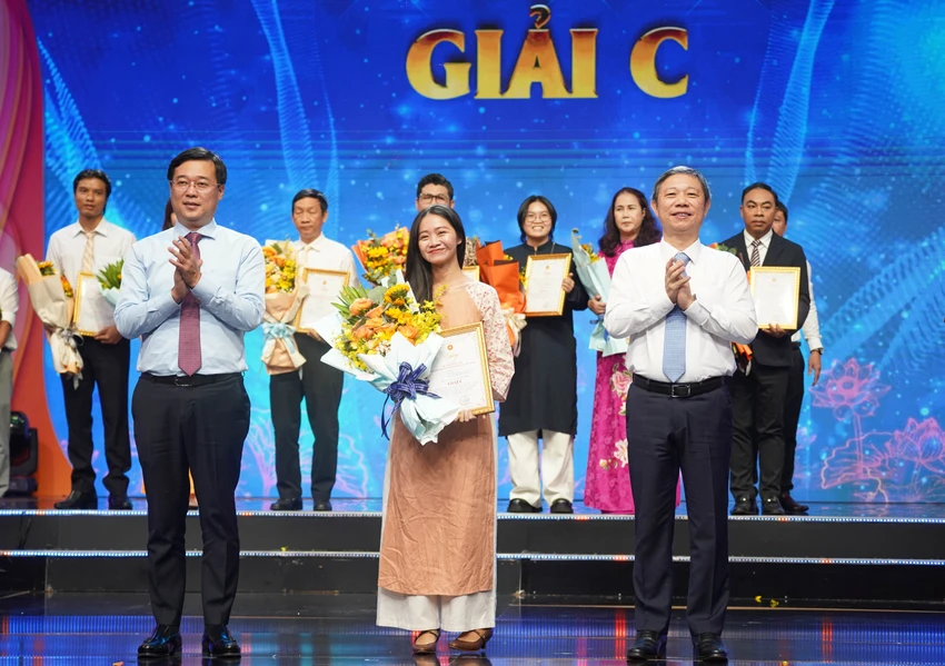 bao-phap-luat-tp-hcm-2.jpg