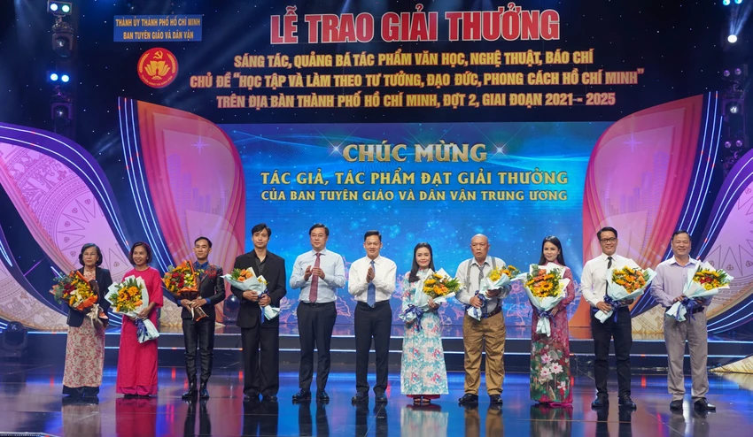 bao-phap-luat-tp-hcm-7.jpg