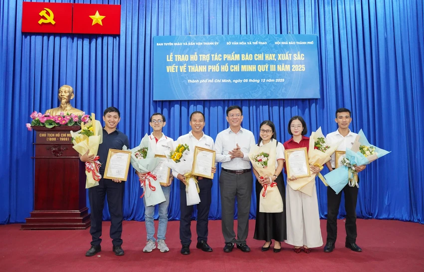 khen-thuong-70-tac-pham-3.jpg