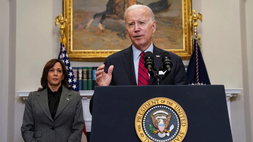Tổng thống Mỹ Joe Biden cùng Phó Tổng thống Mỹ Kamala Harris trong buổi phát biểu tại Nhà Trắng hồi 5-1. Ảnh: REUTERS