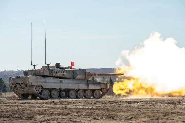 Xe tăng Leopard của Đức trong một cuộc tập trận gần sân bay Gagetown (Canada) hồi 2017. Ảnh: REUTERS Xe tăng Leopard của Đức trong một cuộc tập trận gần sân bay Gagetown (Canada) hồi 2017. Ảnh: REUTERS