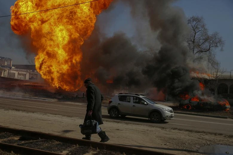Một đám cháy bùng lên sau vụ pháo kích tại chiến trường tỉnh Kharkiv (Ukraine). Ảnh: REUTERS Một đám cháy bùng lên sau vụ pháo kích tại chiến trường tỉnh Kharkiv (Ukraine). Ảnh: REUTERS