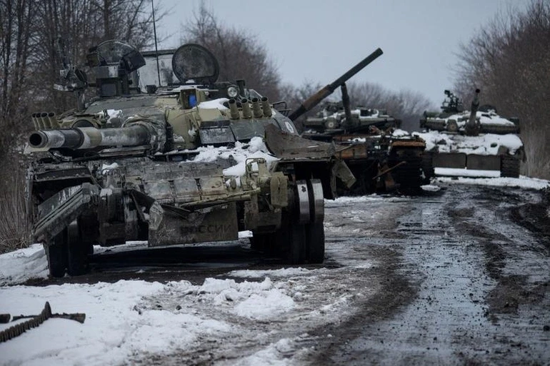 Xe thiết giáp Nga bị phá hủy tại tỉnh Sumy (Ukraine). Ảnh: REUTERS Xe thiết giáp Nga bị phá hủy tại tỉnh Sumy (Ukraine). Ảnh: REUTERS